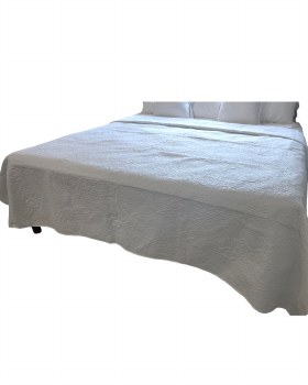 WHITE FLORAL QUILT-KING