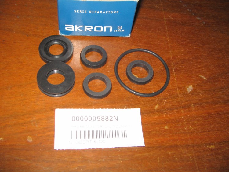 BRAKE MASTER CYLINDER KIT