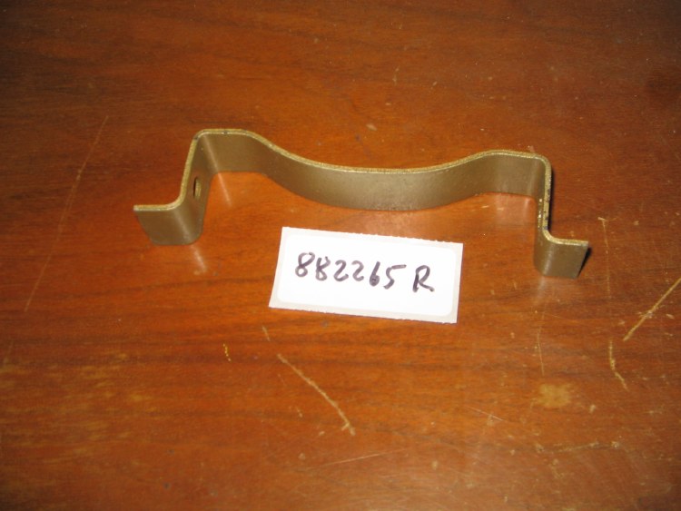 CROSS MEMBER AT DRIVESHAFT MNT