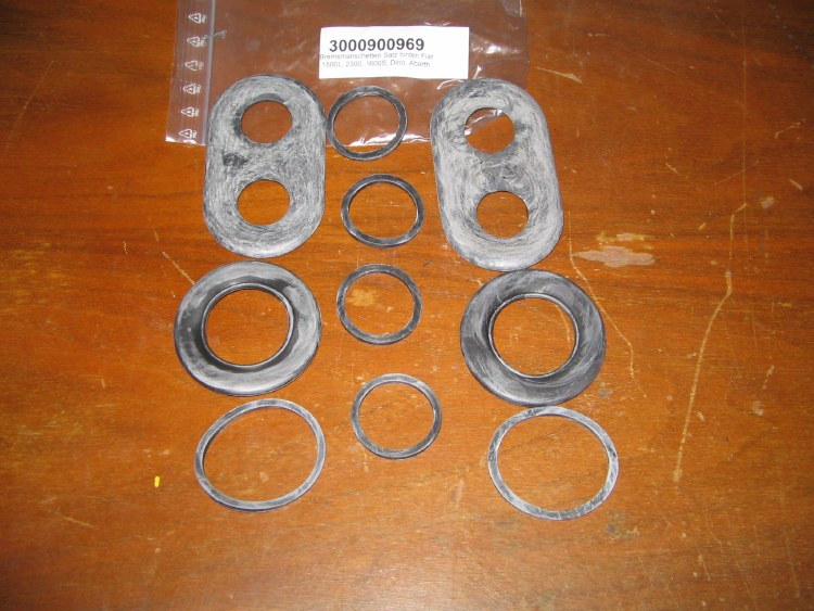 REAR CALIPER PAIR RUBBER KIT