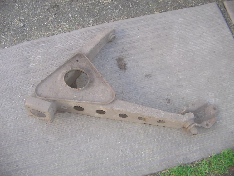 RIGHT REAR SUSPENSION A-ARM