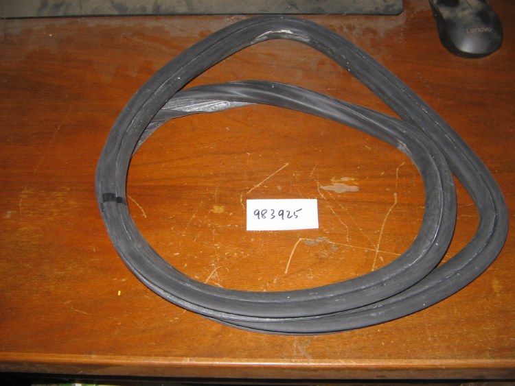 REAR 1/4 WINDW RUBBER