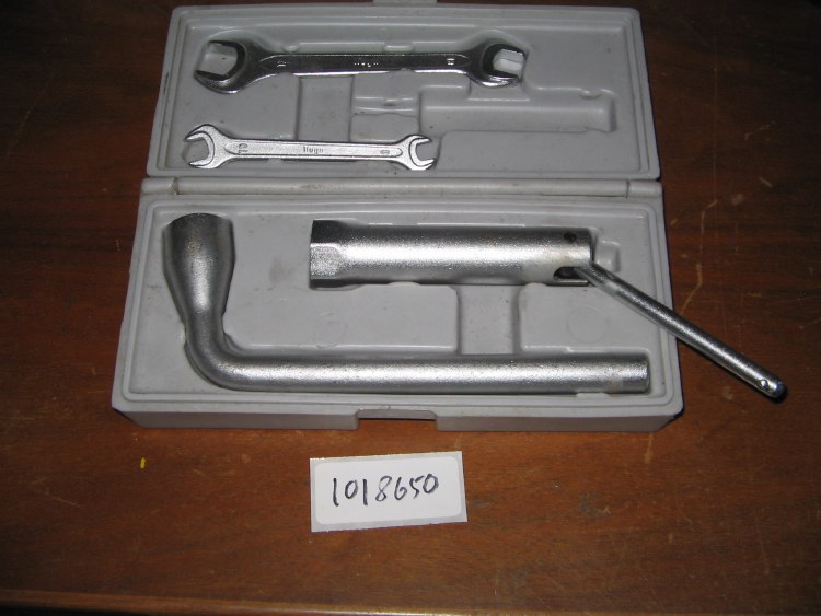 TOOL KIT MISSING SCREWDRIVER