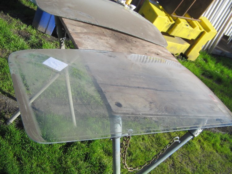 REAR WINDOW GLASS