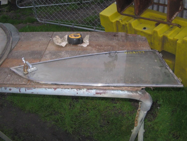 REAR QUARTER WINDOW