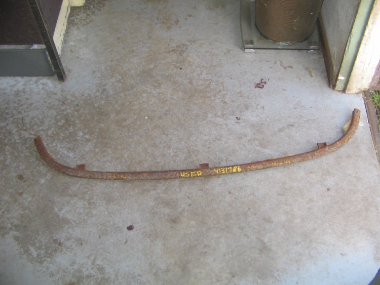 METAL BRACKET @ REAR OF TOP