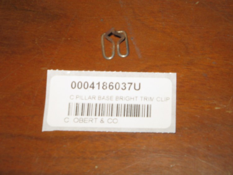 C PILLAR BASE BRIGHT TRIM CLIP