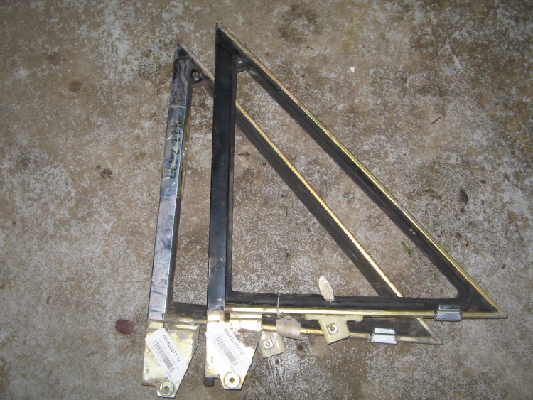 LEFT WING VENT SURROUND