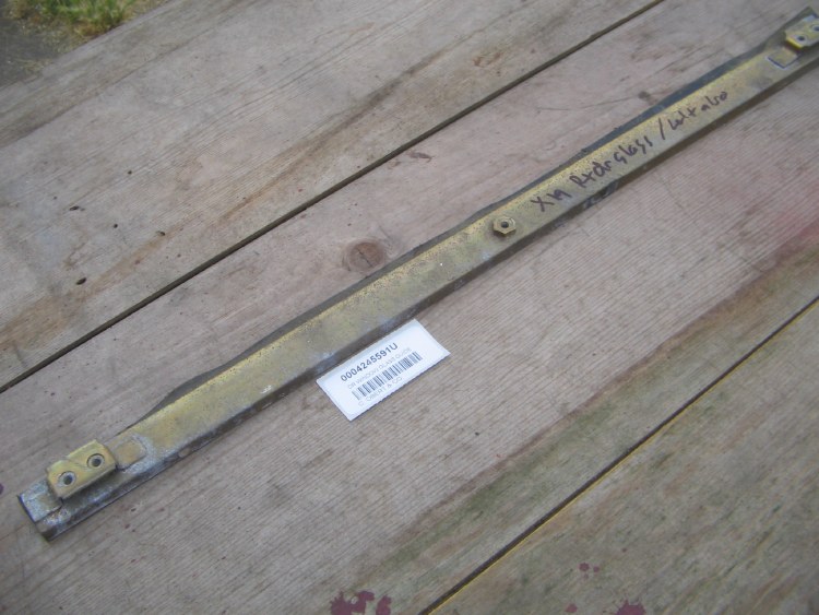 DR WINDOW GLASS GUIDE SUPPORT