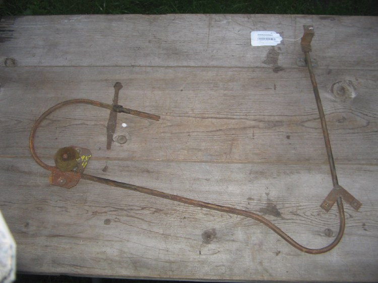 LEFT DOOR WINDOW REGULATOR