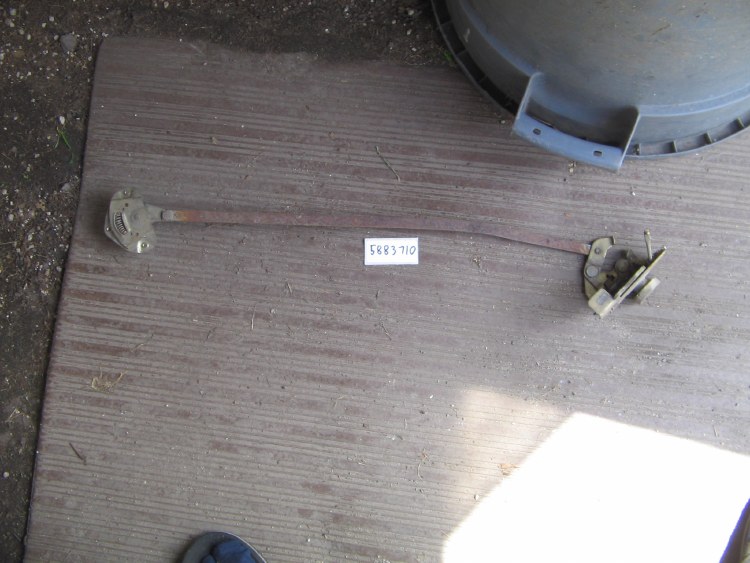 1973-85 RIGHT DOOR LATCH ASSY