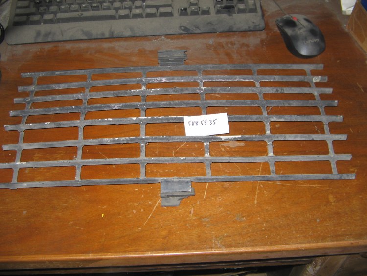 1975-78 LOWER RADIATOR GRILL
