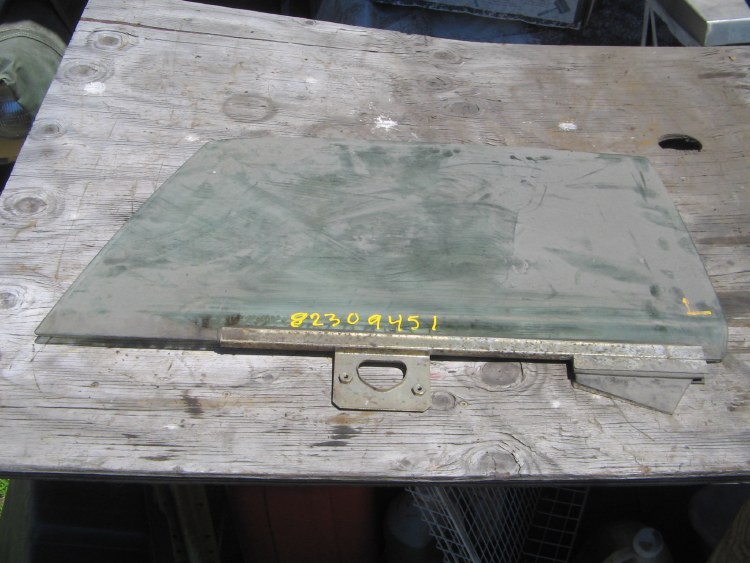 LEFT ROLL UP DOOR GLASS