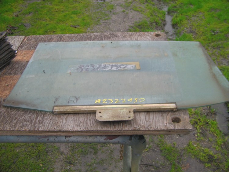 SEDAN RIGHT REAR DOOR GLASS