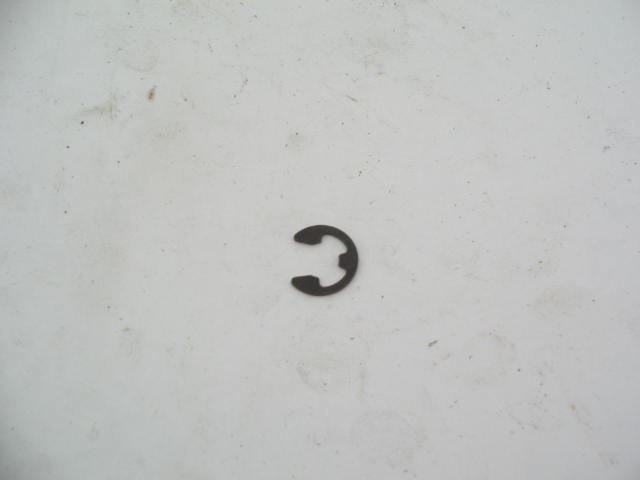 THROTTLE CABLE MOUNT RING CLIP