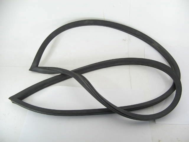 FRONT WINDSHIELD RUBBER