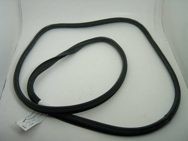 FRONT WINDSHIELD RUBBER