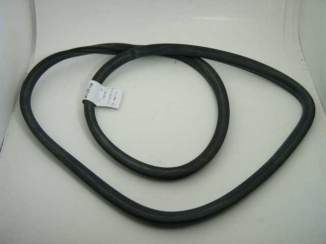 REAR WINDSHIELD RUBBER SEAL