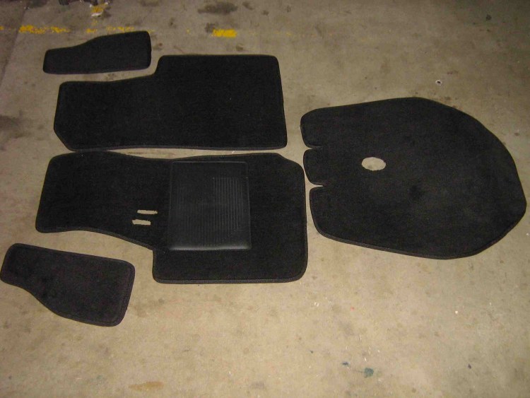 BLACK 4-SPEED CARPET SET