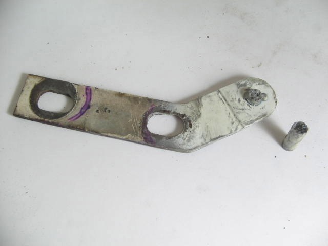 RIGHT FRONT ENGINE HOOD HINGE