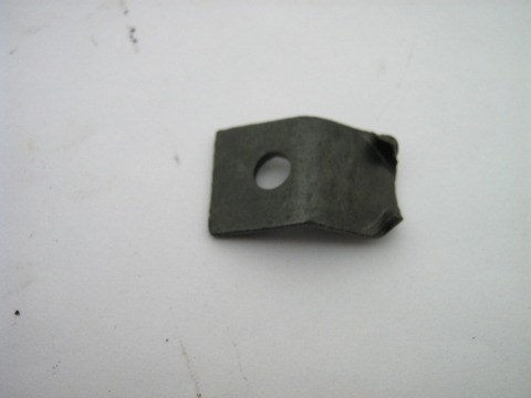 GLOVE BOX RETAINING BRACKET