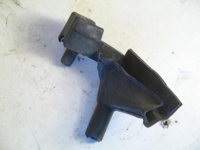 RIGHT B POST UPPER RUBBER BOOT