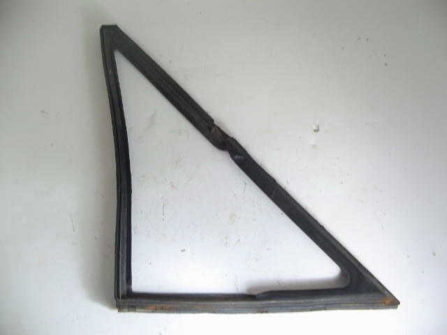 1967-82 RIGHT WING VENT RUBBER