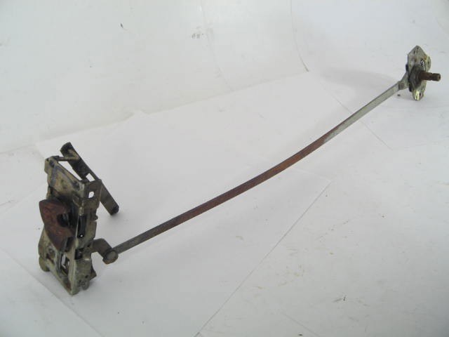 1966-72 RIGHT DOOR LATCH ASSY
