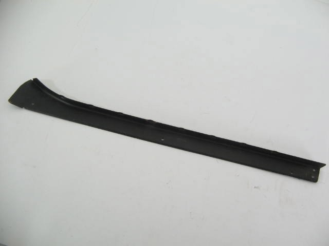 WINDSHIELD FRAME RT RETAINER