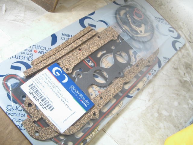 ENGINE GASKET SET W/O SEALS