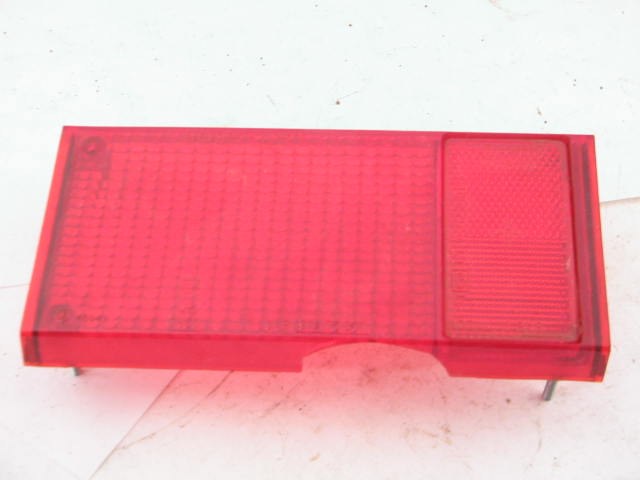 LEFT CENTER TAIL LAMP LENS