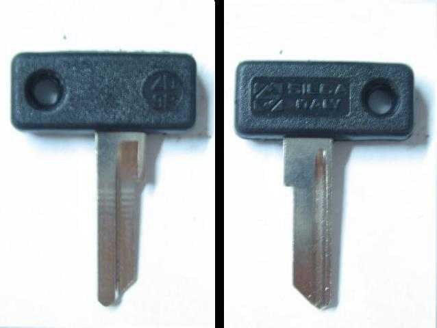 KEY BLANK - PLASTIC TIP