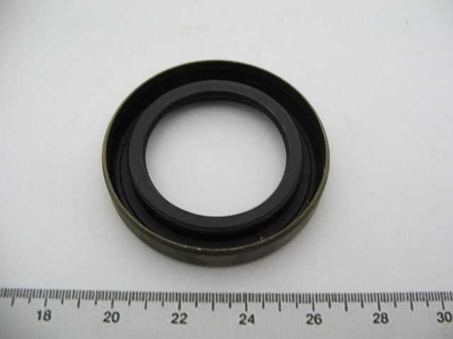 REAR AXLE (500 FRONT) OIL SEAL