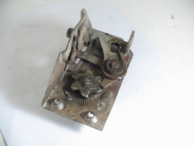 RIGHT DOOR LOCK ASSEMBLY