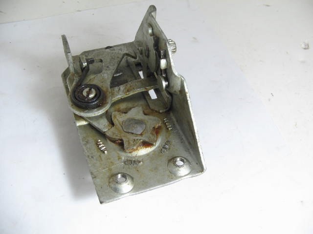 LEFT DOOR LOCK ASSEMBLY