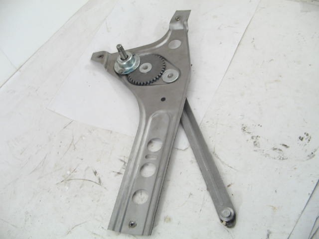 RIGHT DOOR WINDOW REQULATOR