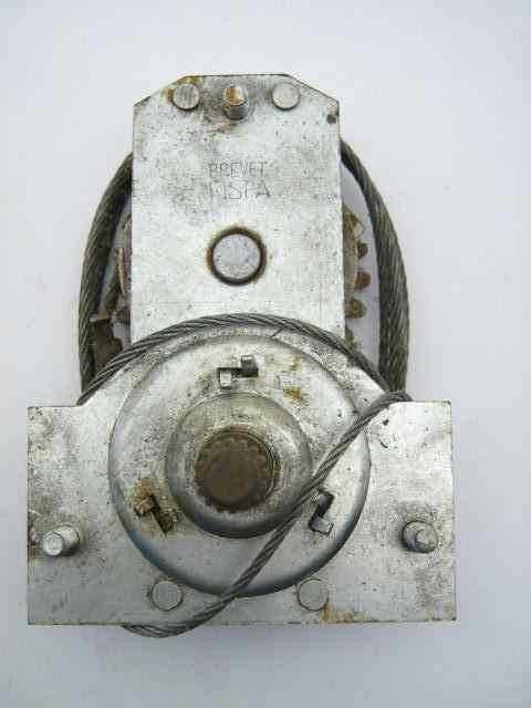 RT FRONT WINDOW REGULATOR