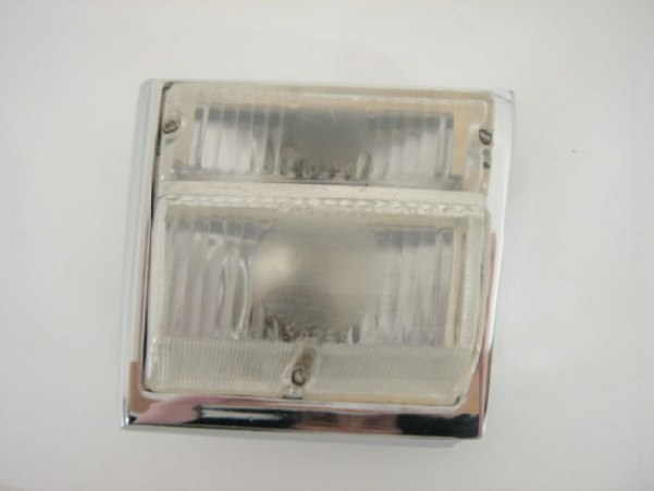 RIGHT FRONT PARKING LAMP
