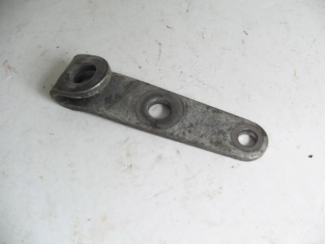 PEDAL LINKAGE IDLER LEVER