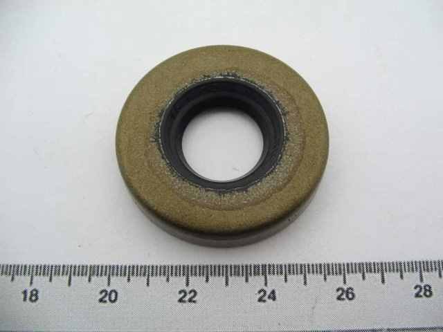 STEERING BOX INPUT SEAL