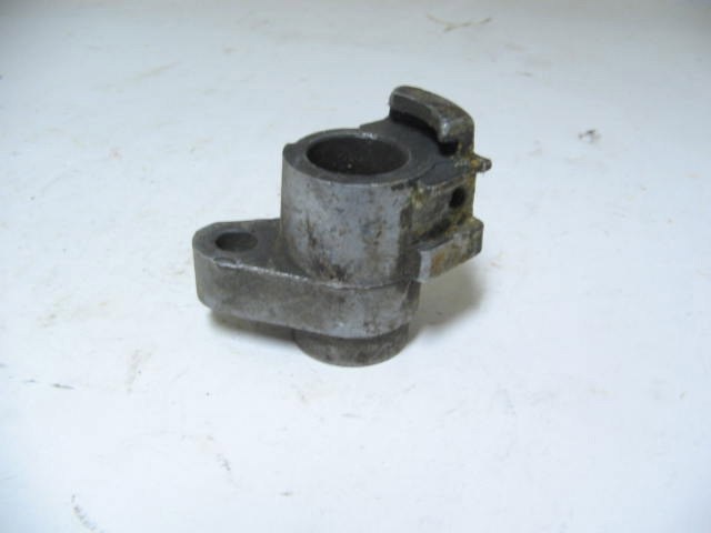 DISTRIBUTOR SUPPORT ASSEMBLY