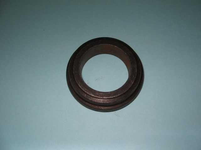 R AXLE WHEEL BEARING RETAINER