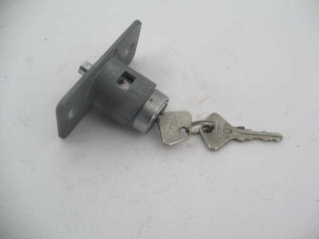 LOCK ASSEMBLY WITH KEY