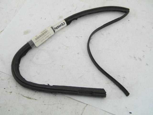RIGHT WING VENT WINDOW SEAL