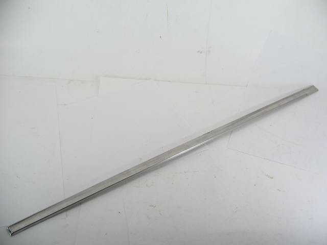 RIGHT FRONT DOOR CHROME TRIM
