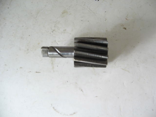 OIL PUMP DRIVE GEAR W/ SHAFT