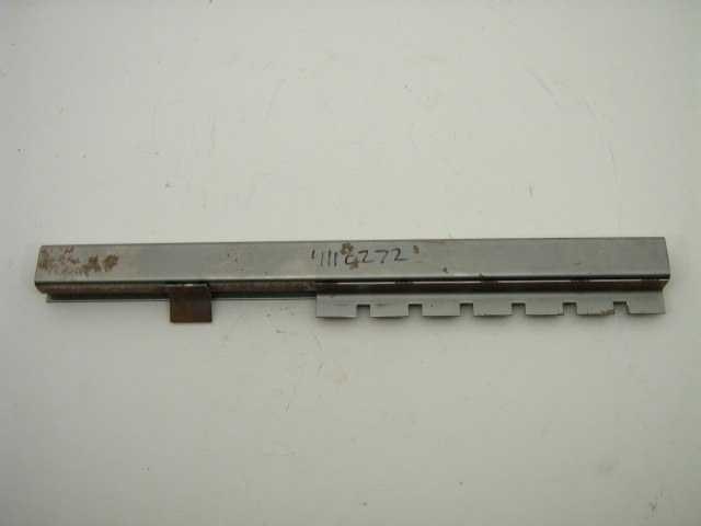 SEAT RAIL ON FLOOR W CATCHES