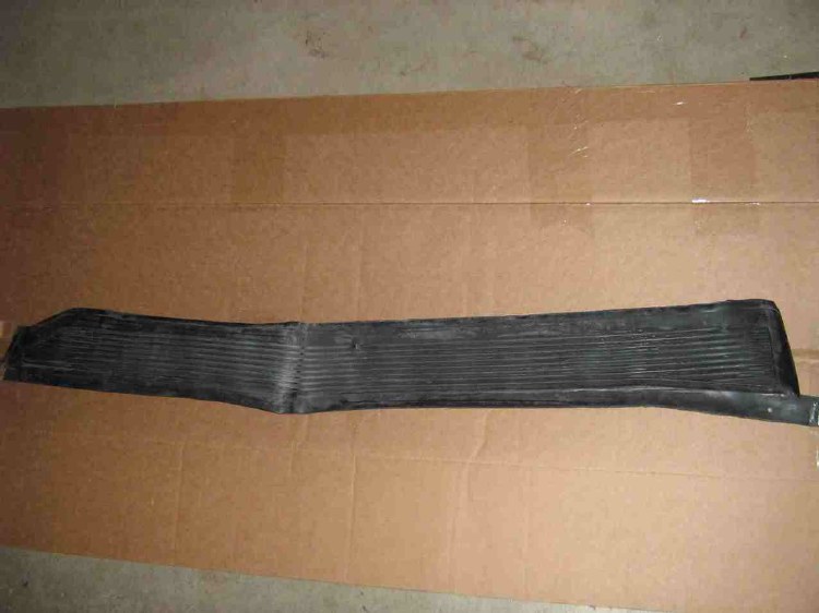 LEFT INNER ROCKER RUBBER