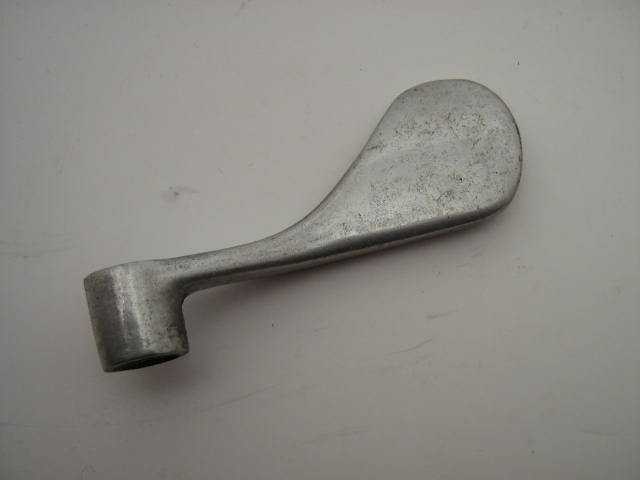 R ALUMINUM INSIDE DOOR HANDLE