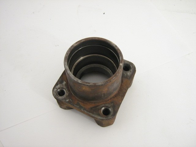 REAR AXLE BEARING SUPPORT